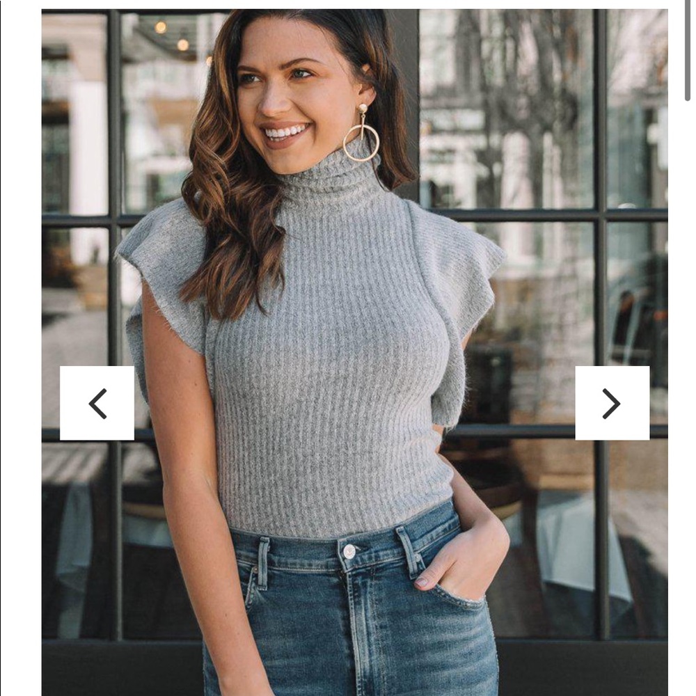 KARLIE RUFFLE ME THE RIGHT WAY CROPPED SWEATER